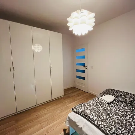 Cybernetyki2 Near Airport Guest house