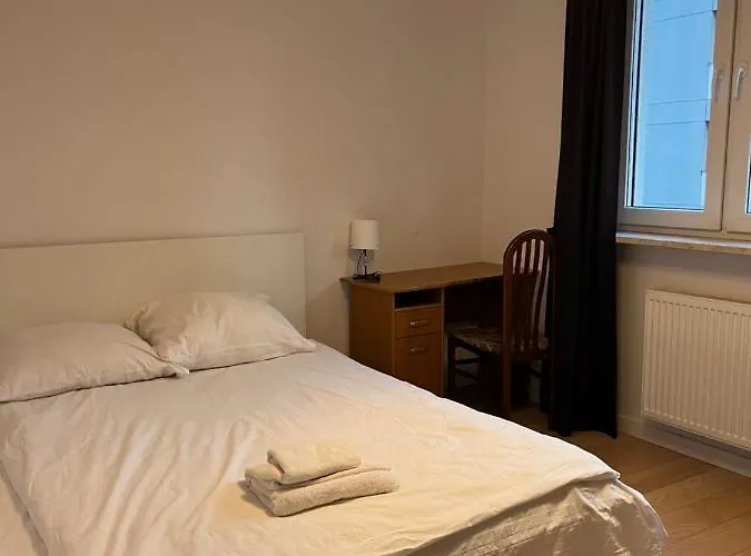 Cybernetyki2 Near Airport Pensjonat *