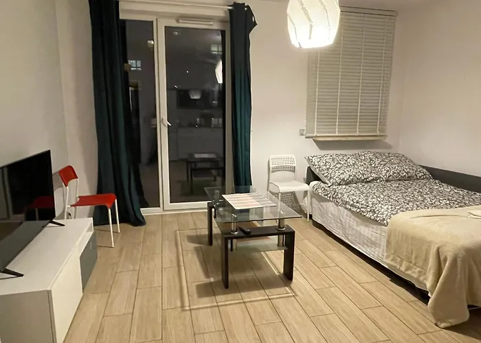 Cybernetyki2 Near Airport