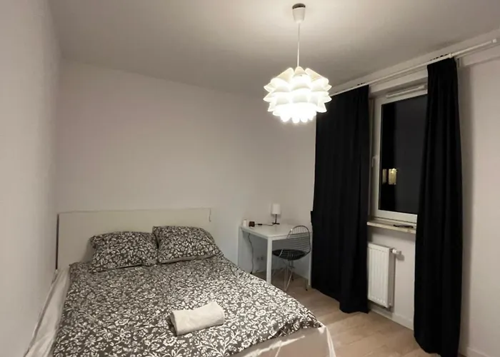 Cybernetyki2 Near Airport Pensjonat *