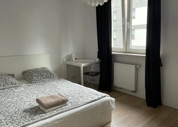 Cybernetyki2 Near Airport Pensjonat *